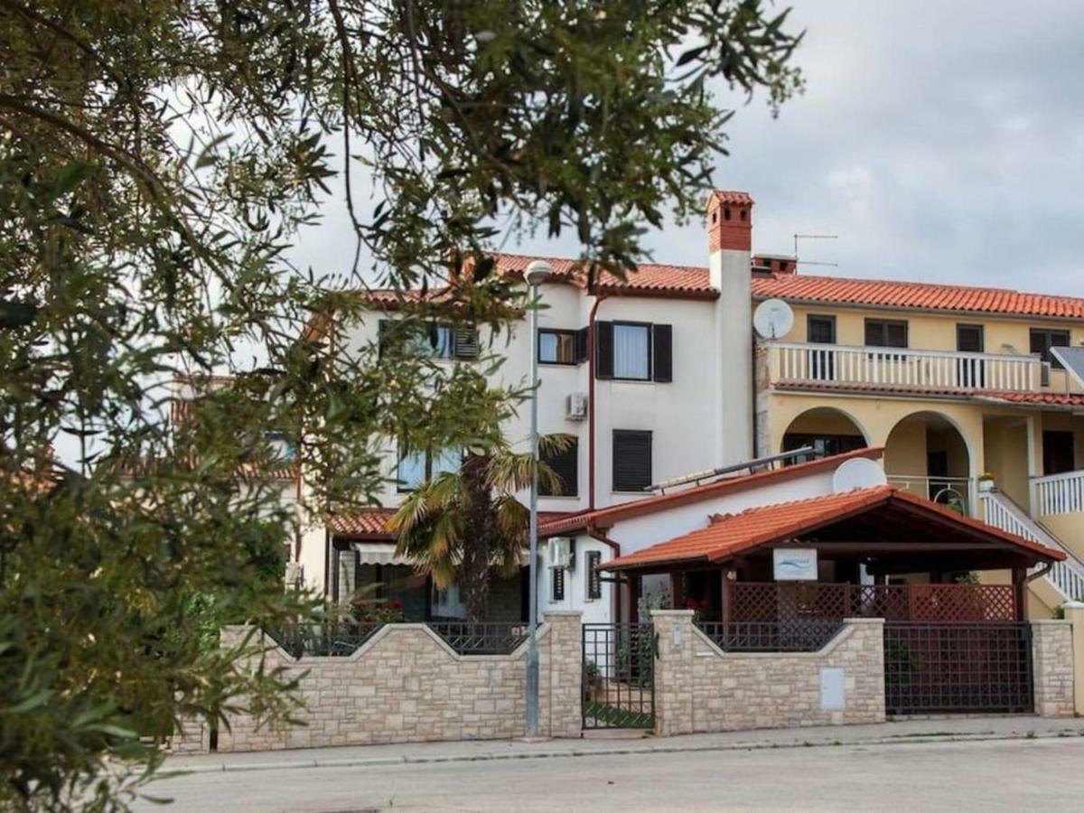 Apartments Grozdanic Fazana Bagian luar foto